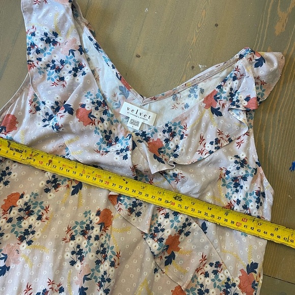 Velvet by Graham & Spencer Floral Ruffle Blouse Size Medium - Picture 10 of 11
